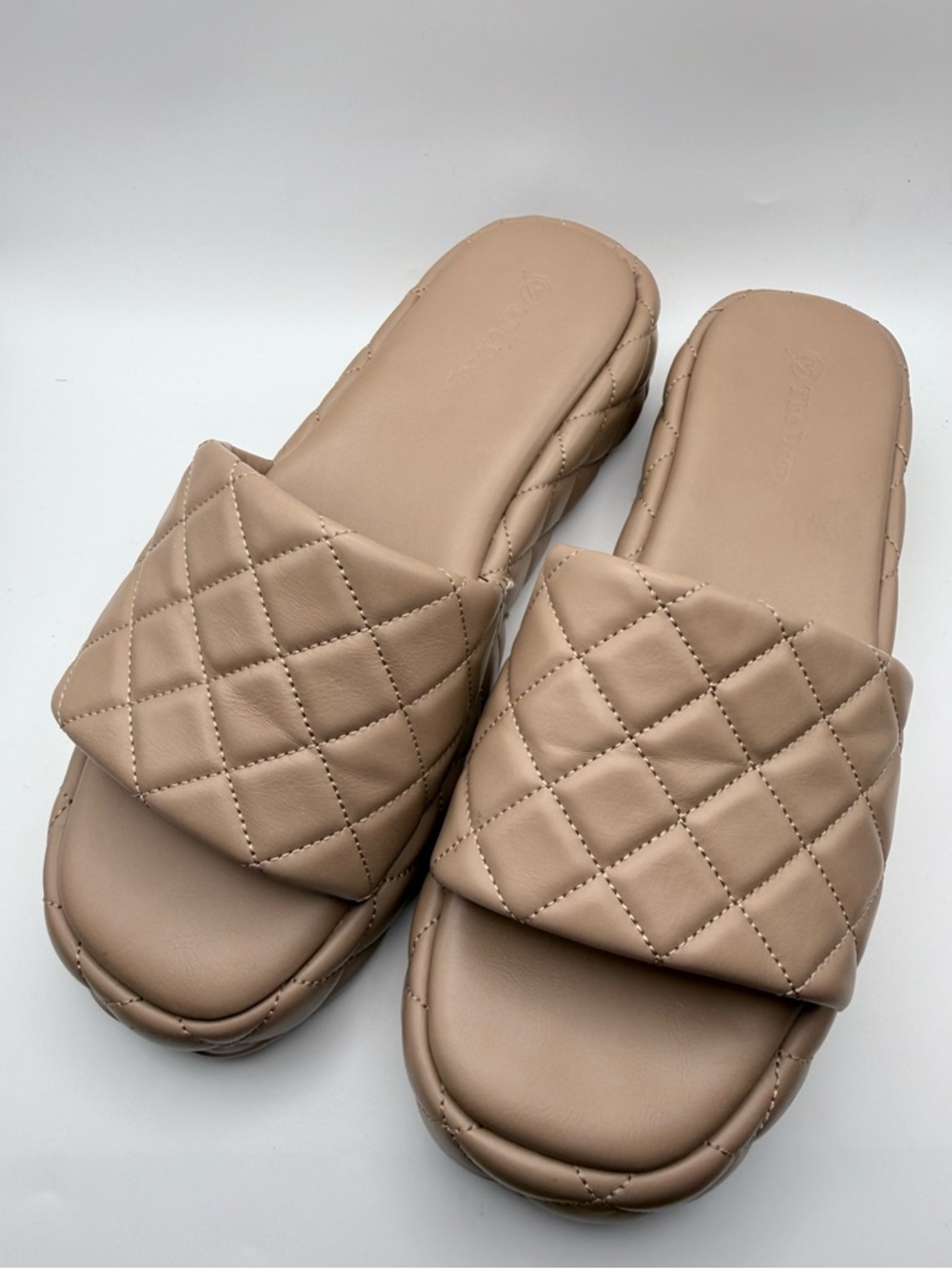 The Drop Quilted Camel Platform Slide Sandals Size 9 EUC - comfort, heritage